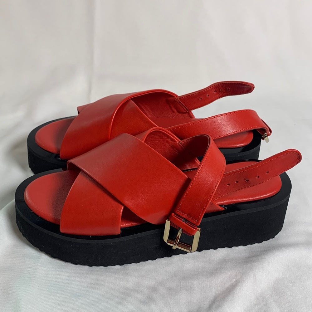 NWOT Anthropolgie sz 37 Maeve red platform sandal